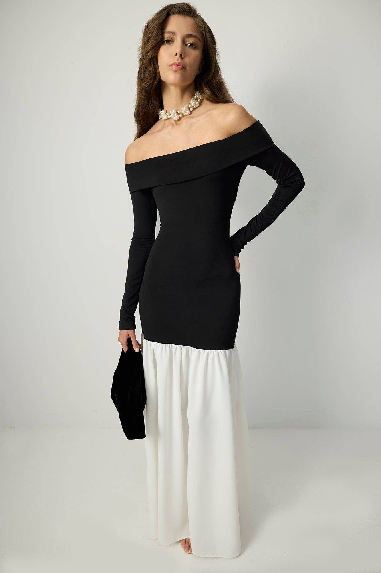 Off-Shoulder Two-Tone Evening Gown: Black / L