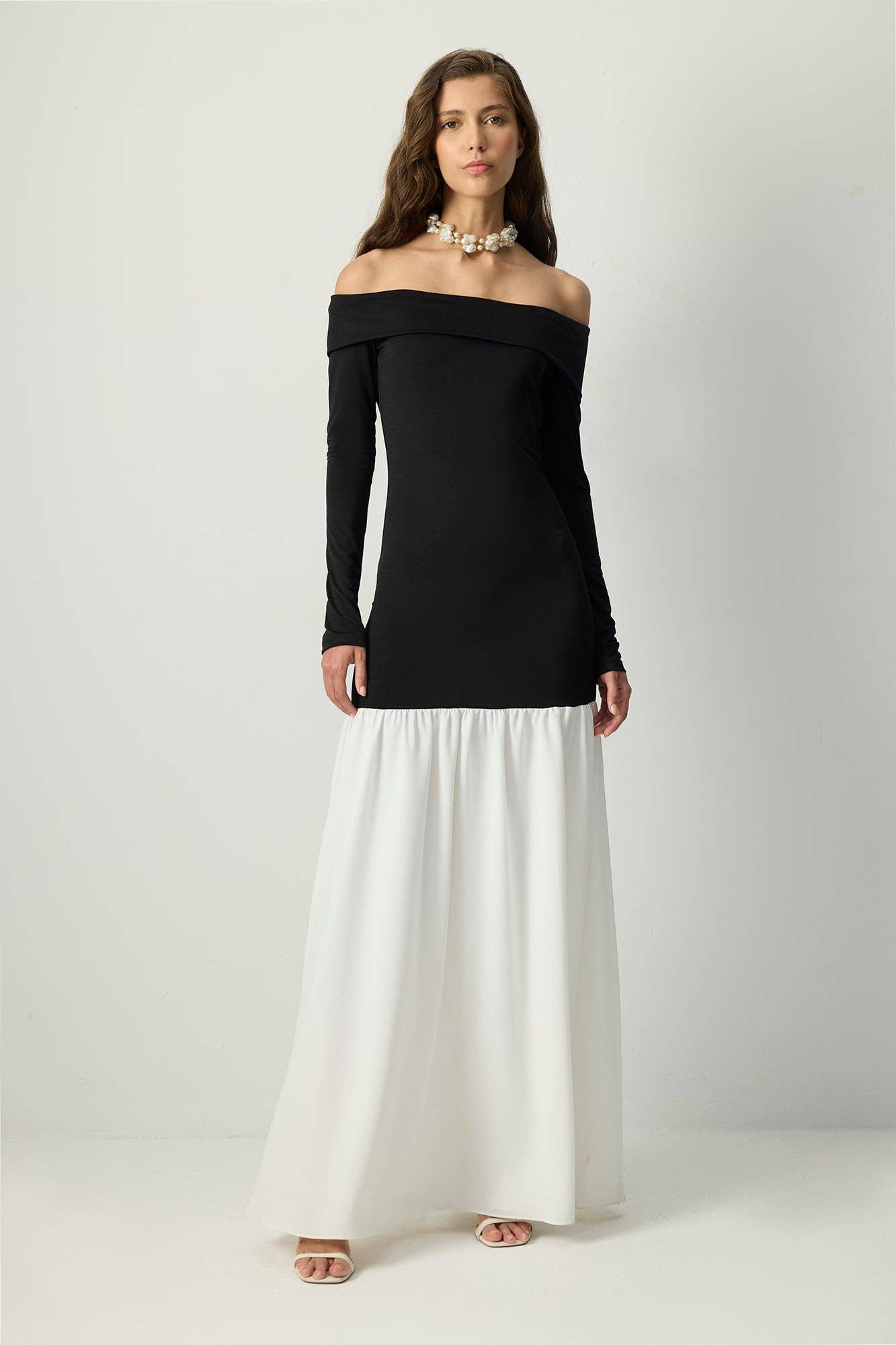 Off-Shoulder Two-Tone Evening Gown: Black / L